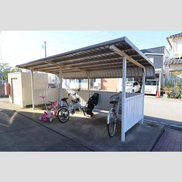 その他 (駐輪場)