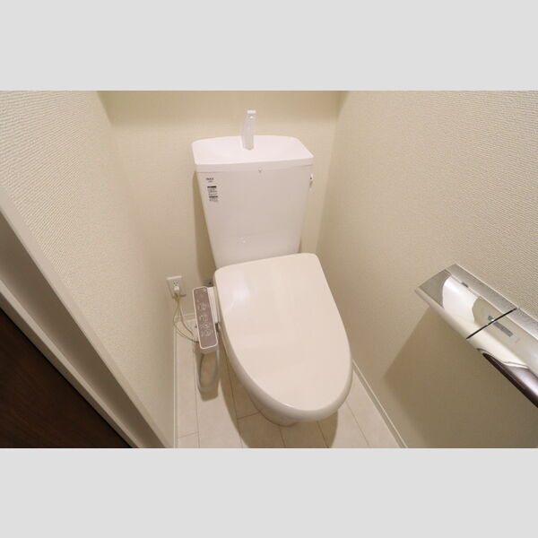 トイレ (温水洗浄暖房便座)