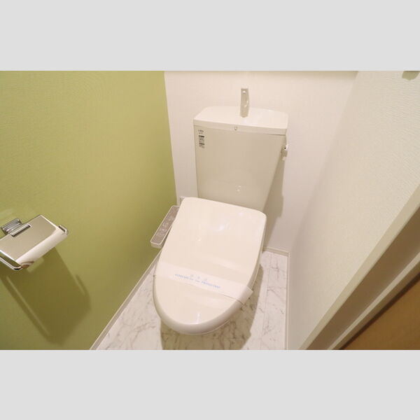 トイレ (温水洗浄暖房便座)