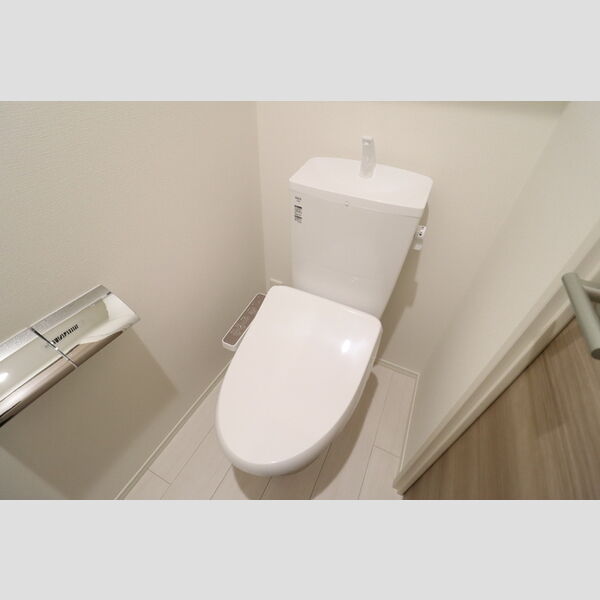 トイレ (温水洗浄暖房便座)