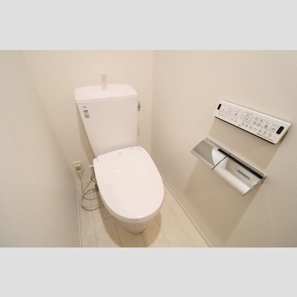 トイレ (温水洗浄暖房便座)