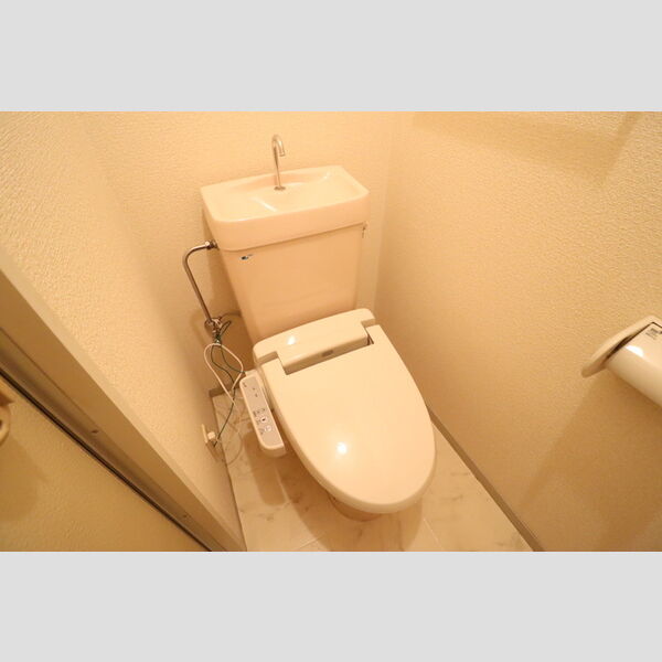 トイレ (温水洗浄暖房便座)