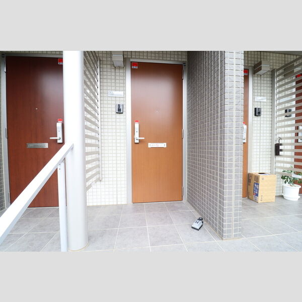玄関 (エントランス)