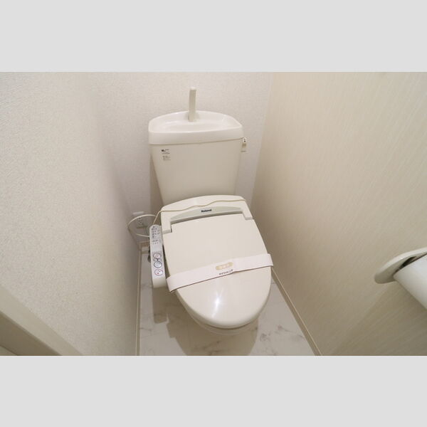 トイレ (温水洗浄暖房便座)