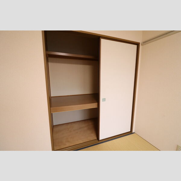 収納 (押入)