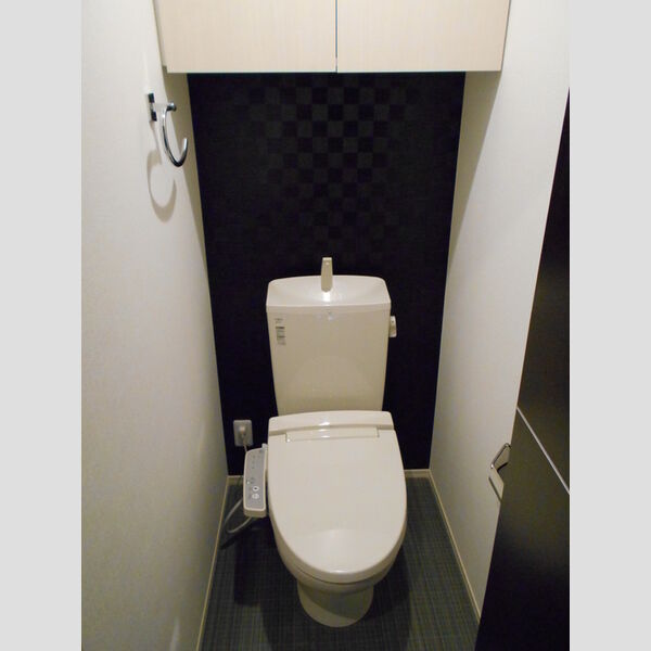 トイレ (トイレ)
