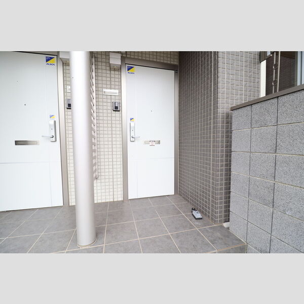 玄関 (エントランス)