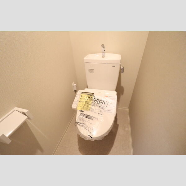 トイレ (温水洗浄暖房便座)