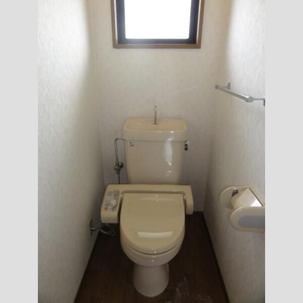 トイレ (温水洗浄便座付き)