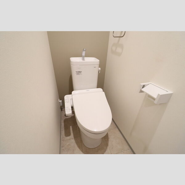 トイレ (温水洗浄暖房便座)