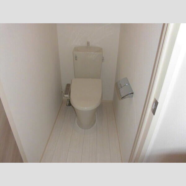 トイレ (トイレ)