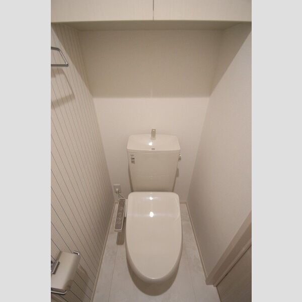 トイレ (トイレ)