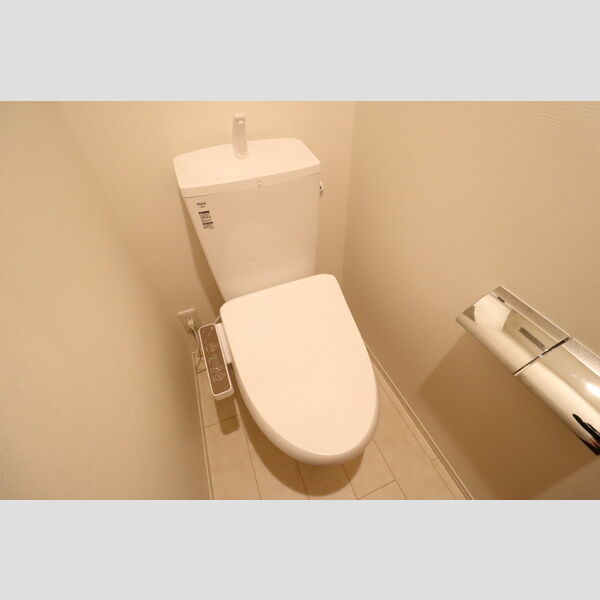 トイレ (温水洗浄暖房便座)