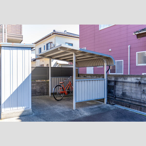 現地周辺 (自転車置場)