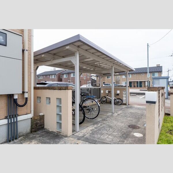 現地周辺 (駐輪場)