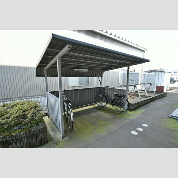 現地周辺 (駐輪場)