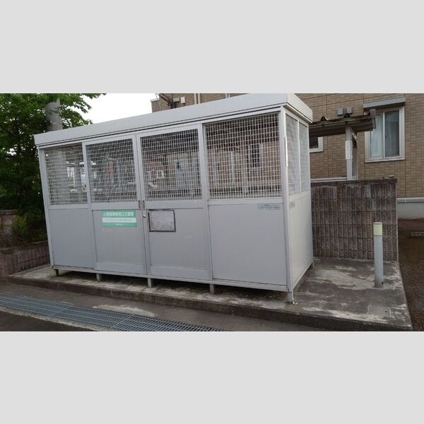 現地周辺 (ゴミ置場)