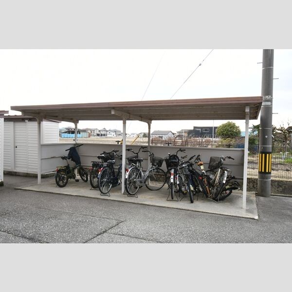 現地周辺 (駐輪場)