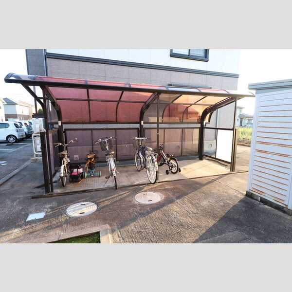 現地周辺 (駐輪場)