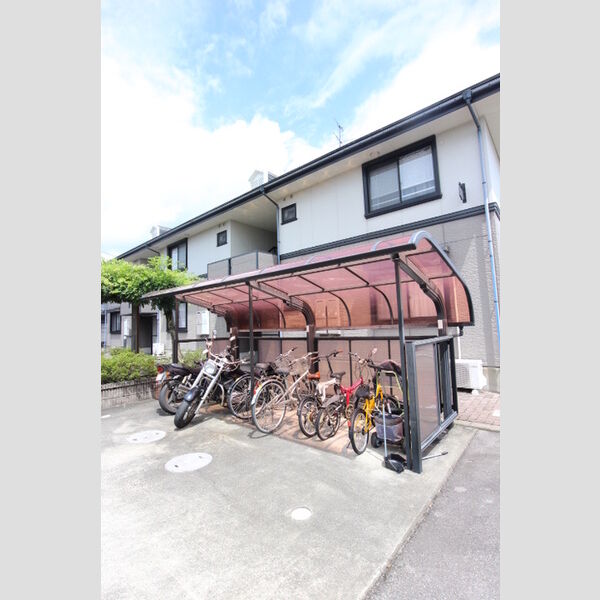 現地周辺 (駐輪場)