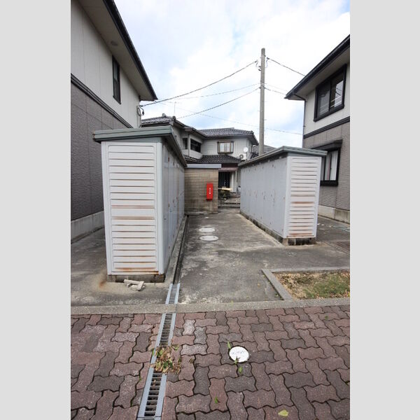 現地周辺 (物置)