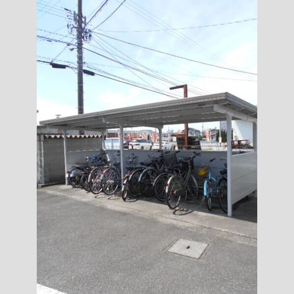 現地周辺 (駐輪場)