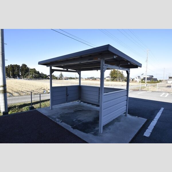 現地周辺 (駐輪場)