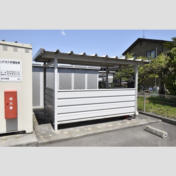 現地周辺 (駐輪場)