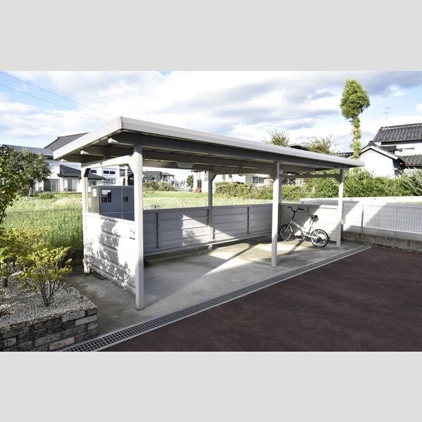 現地周辺 (駐輪場)