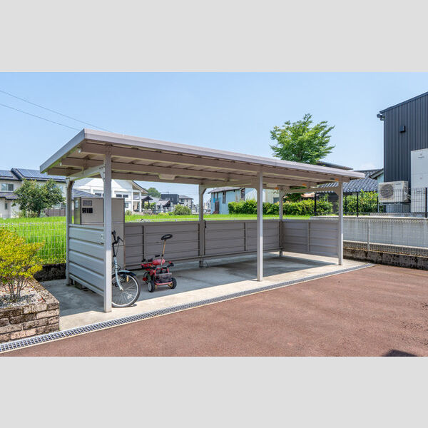 現地周辺 (自転車置場)