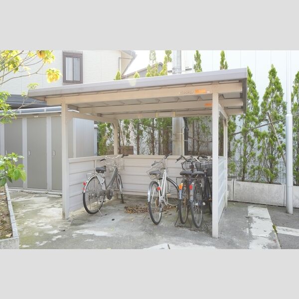 現地周辺 (自転車置場)