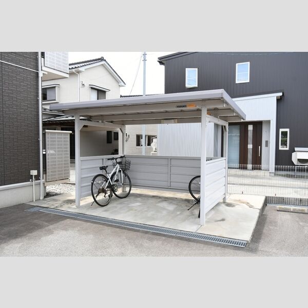 現地周辺 (駐輪場)