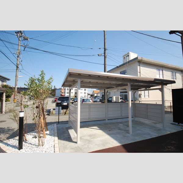 現地周辺 (駐輪場)