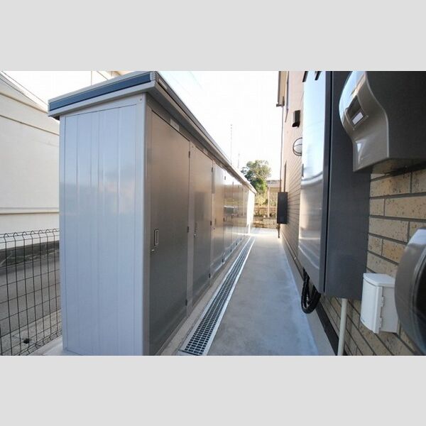 現地周辺 (屋外物置)