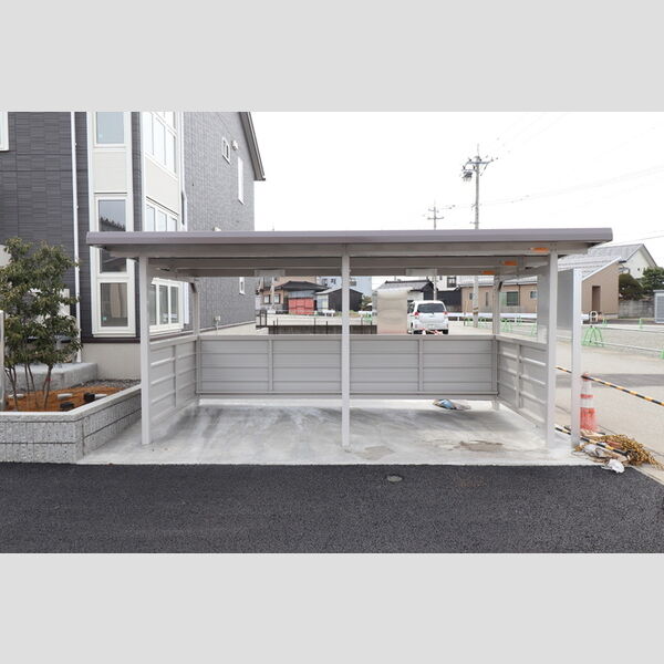 現地周辺 (駐輪場)