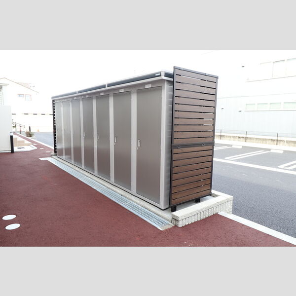 現地周辺 (物置)