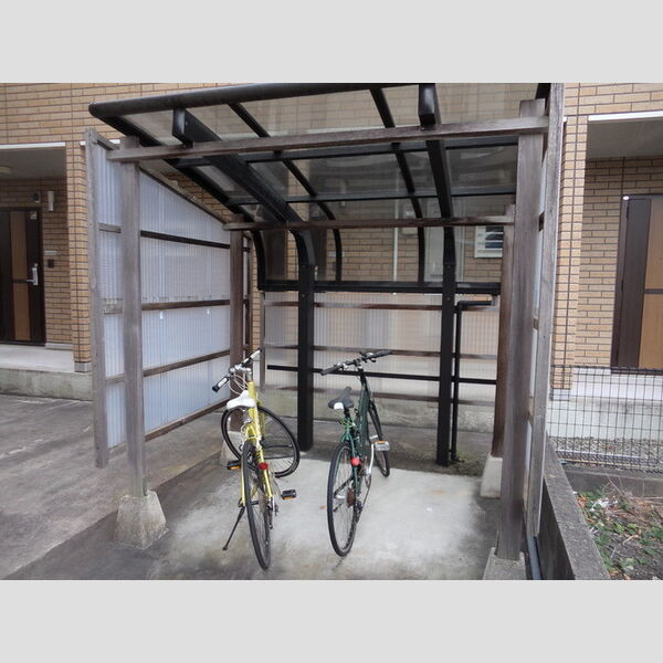 現地周辺 (駐輪場)