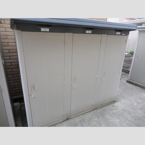 現地周辺 (物置)