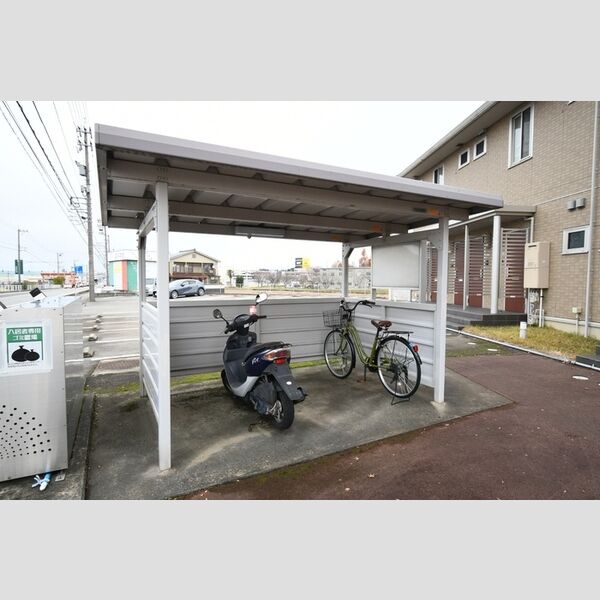 現地周辺 (駐輪場)