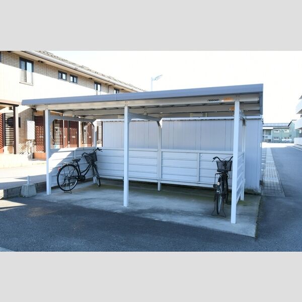 現地周辺 (駐輪場)