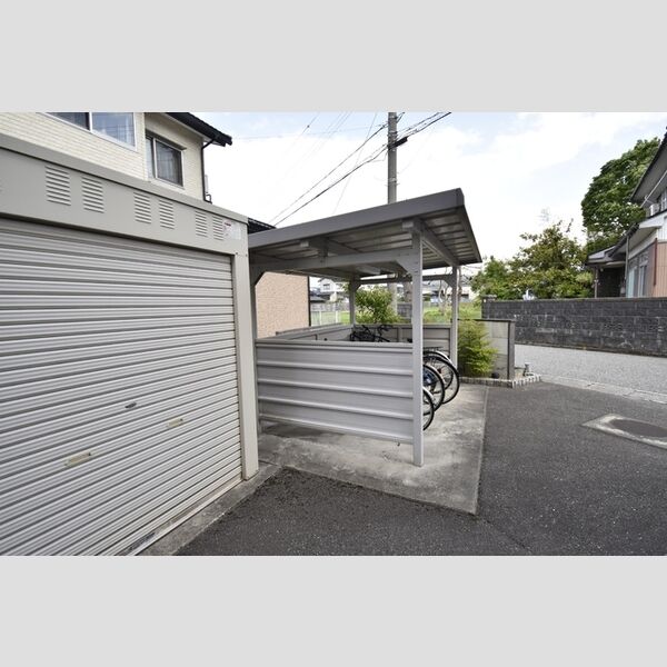 現地周辺 (駐輪場)