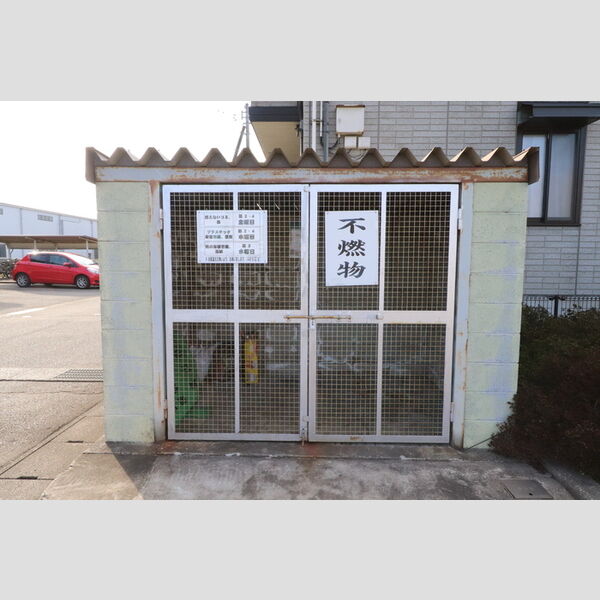 現地周辺 (ゴミ置き場)