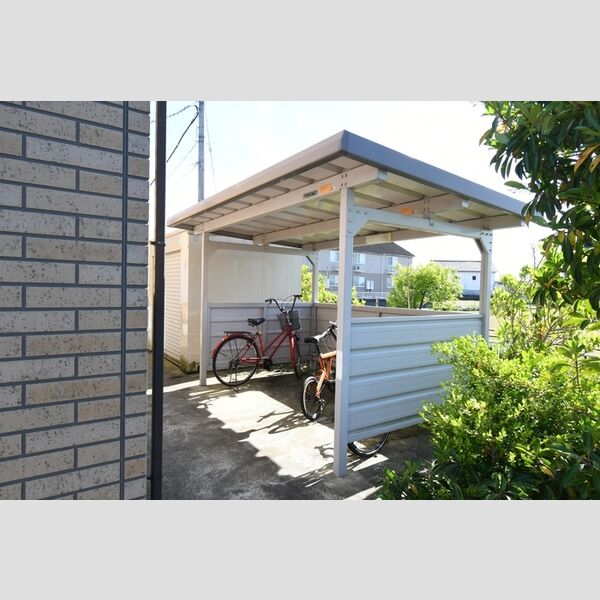 現地周辺 (駐輪場)