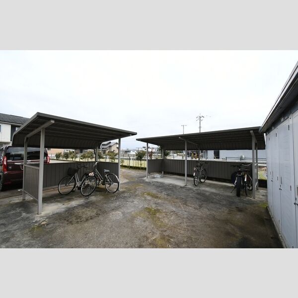 現地周辺 (駐輪場)