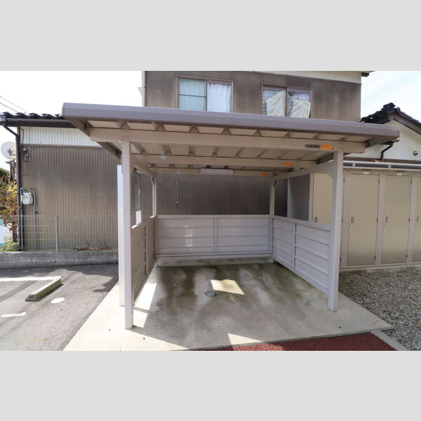 現地周辺 (駐輪場)