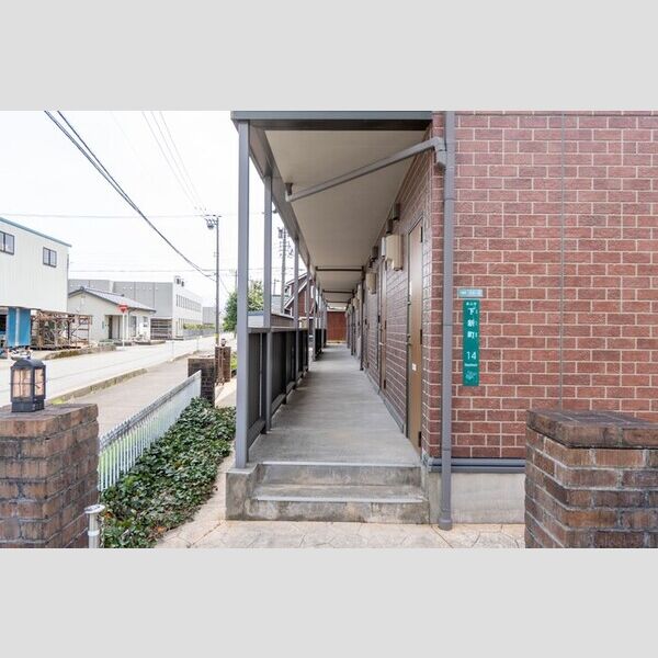 エントランス (エントランス)