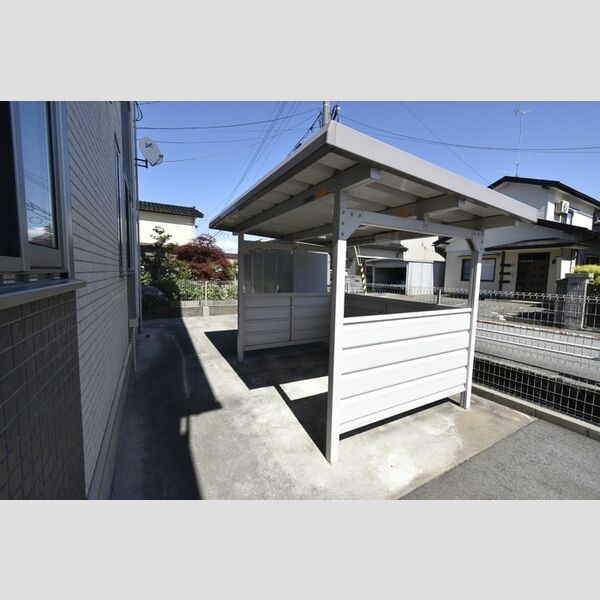 現地周辺 (駐輪場)