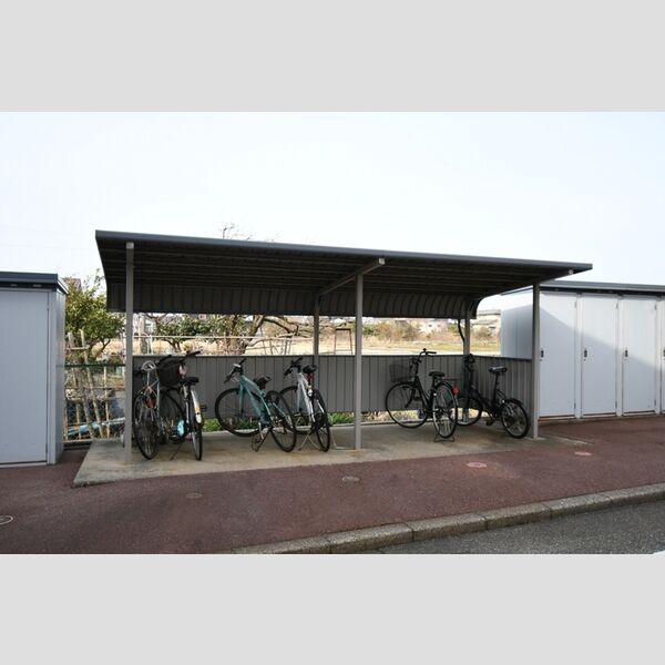 現地周辺 (駐輪場)