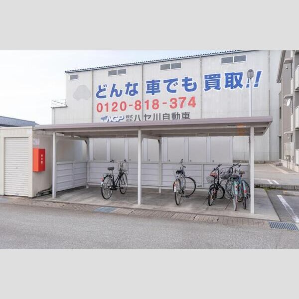 現地周辺 (駐輪場)