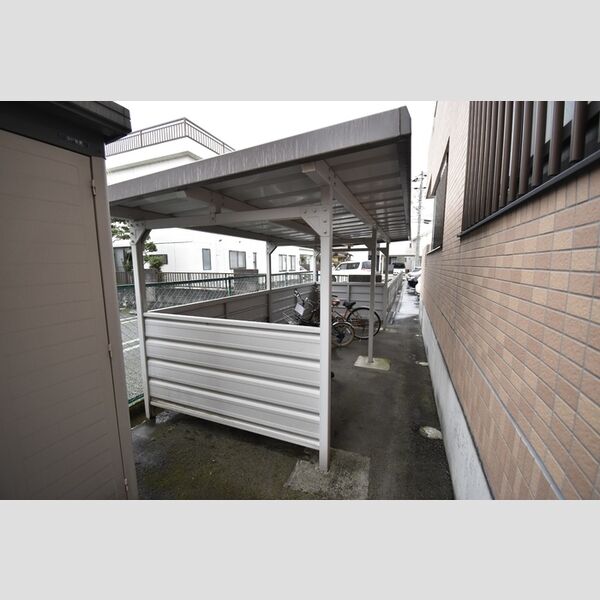 現地周辺 (駐輪場)